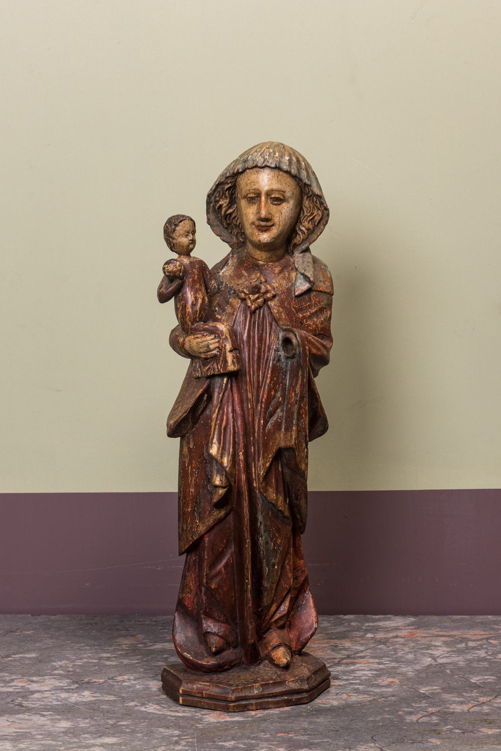 Vierge &agrave; l&rsquo;Enfant allemande en noyer sculpt&eacute; et polychrom&eacute;, Rhin moyen, 2&egrave;me moiti&eacute; du 15&egrave;me