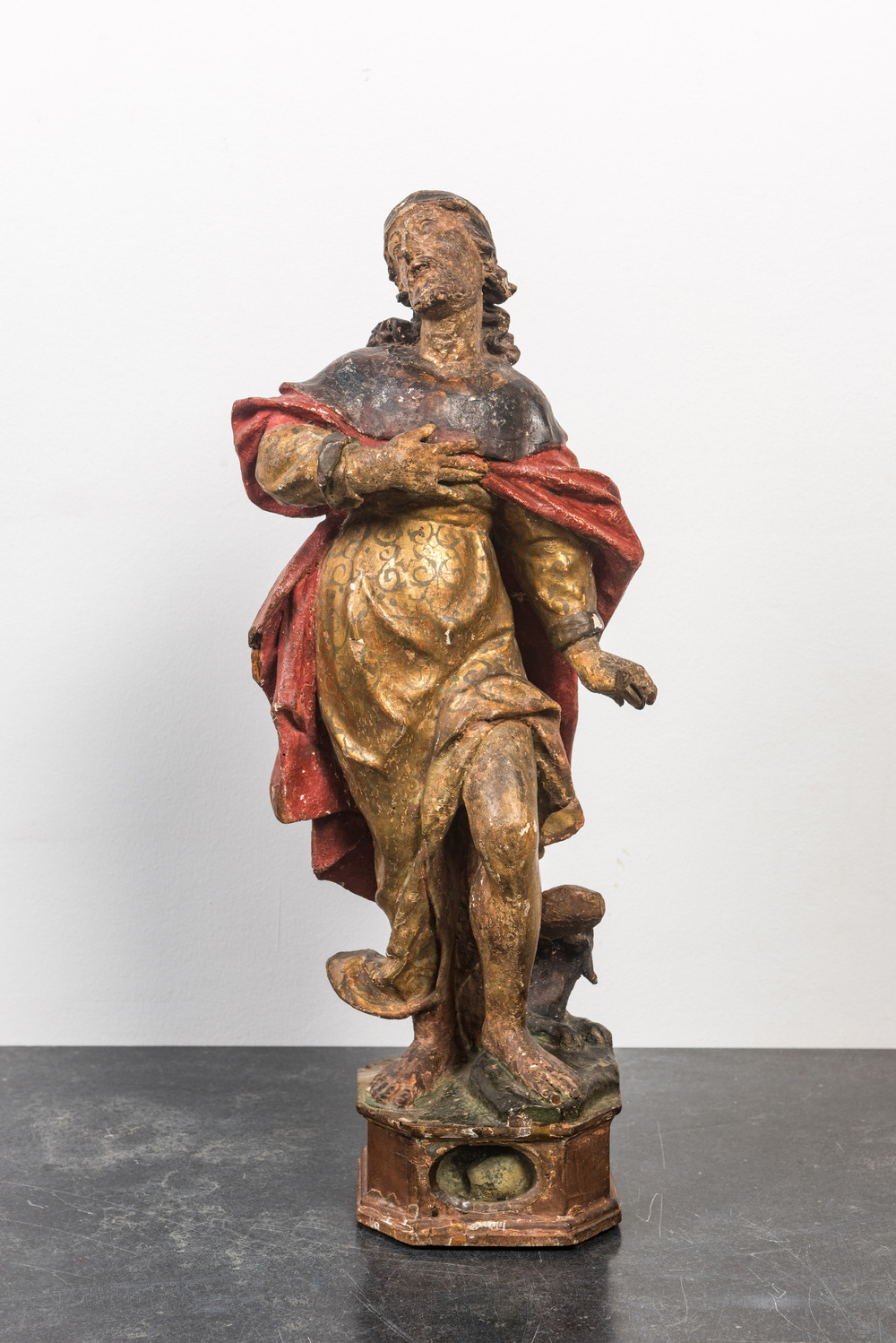 Saint Roch en bois sculpt&eacute; et polychrom&eacute;, 17&egrave;me