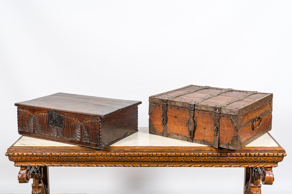 Twee houten koffers met ijzerbeslag, 17/18e eeuw