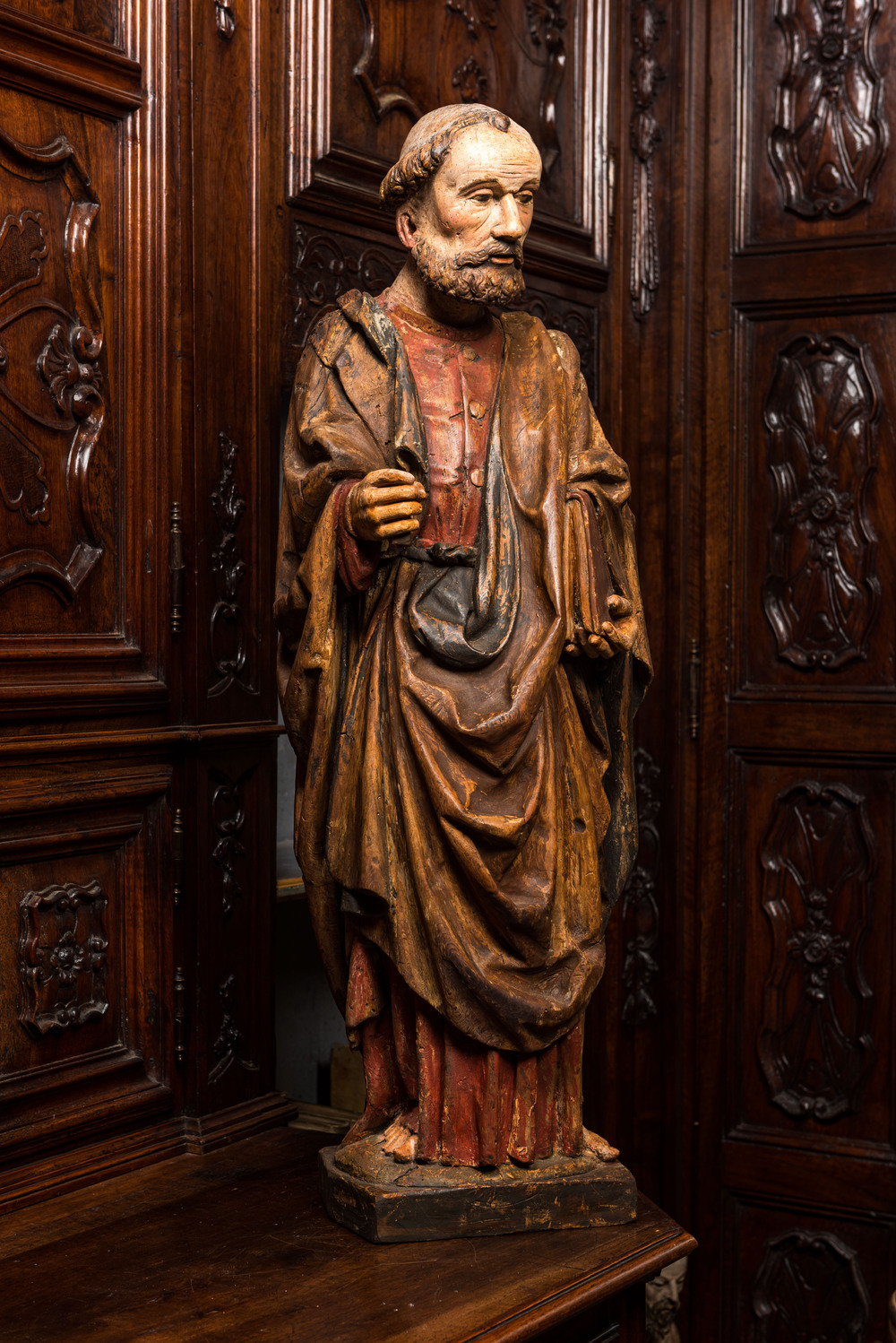 Saint Pierre en ch&ecirc;ne sculpt&eacute; et polychrom&eacute;, vers 1500