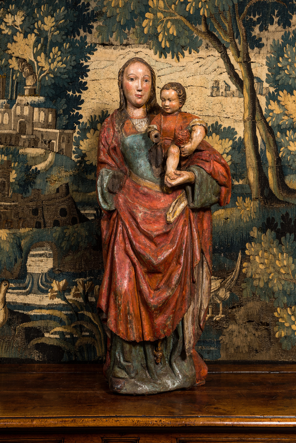 Vierge &agrave; l&rsquo;Enfant en ch&ecirc;ne sculpt&eacute; et polychrom&eacute;, 1er quart du 16&egrave;me