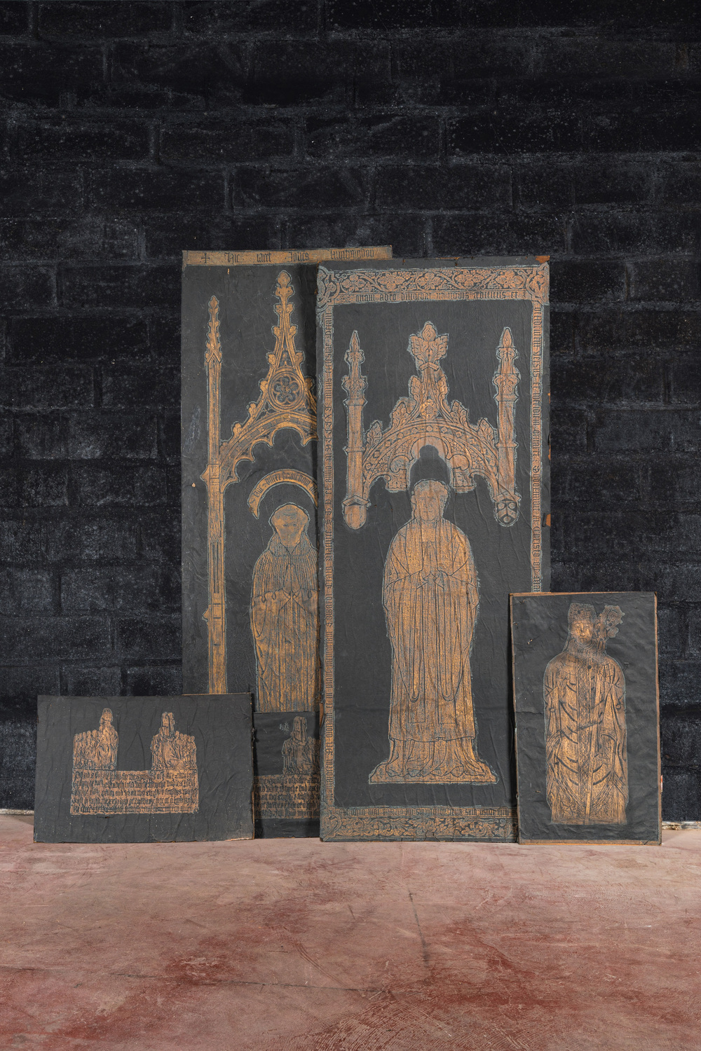 Vier Engelse steendrukken naar gotische grafstenen, 19e eeuw