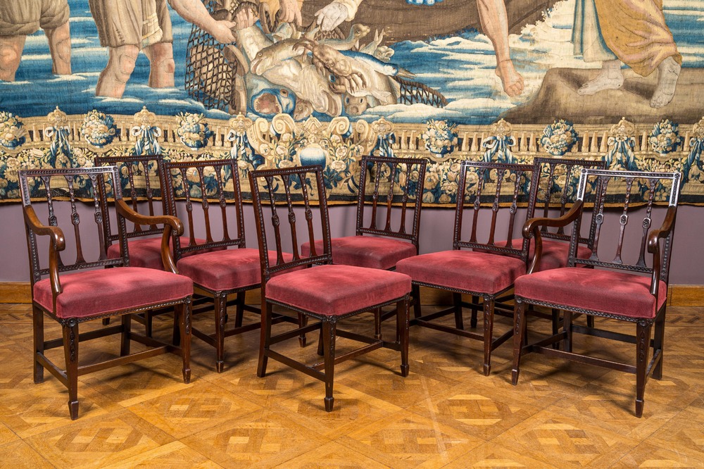 Six chaises et une paire de fauteuils en acajou, Angleterre, 19&egrave;me