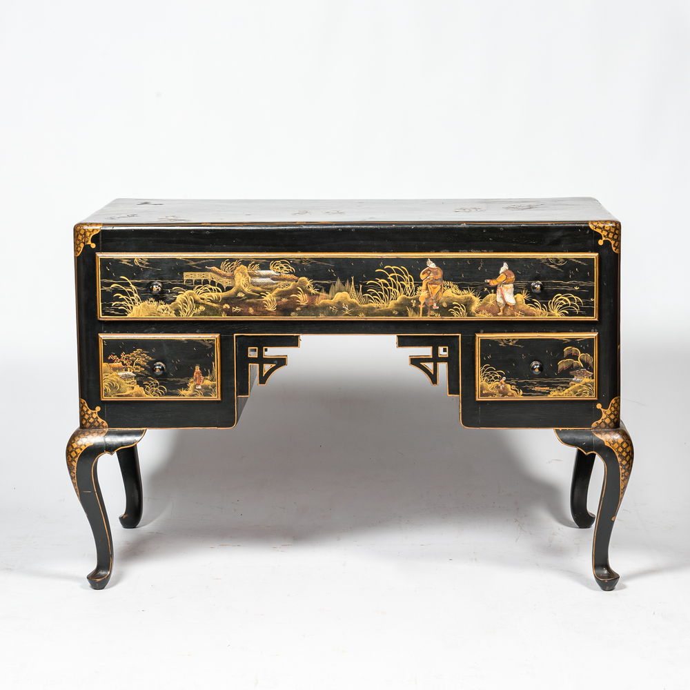 Bureau &agrave; d&eacute;cor chinois en bois lacqu&eacute; et dor&eacute;, Angleterre, 19/20&egrave;me