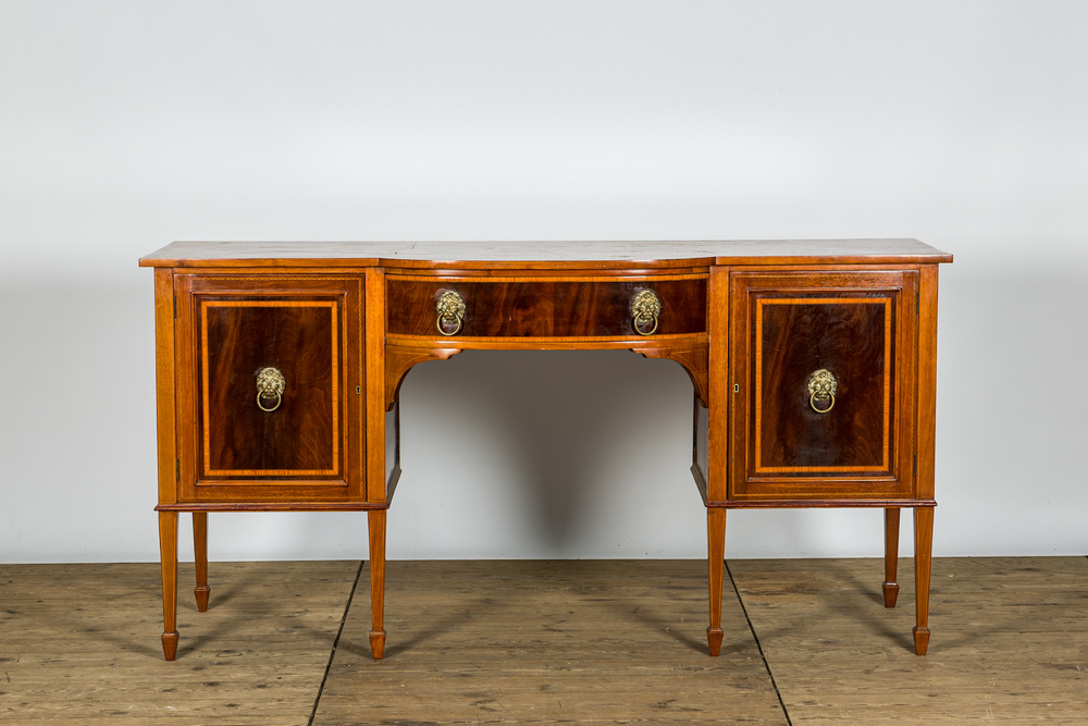 An English Regency-style mahogany sideboard, 20th C.