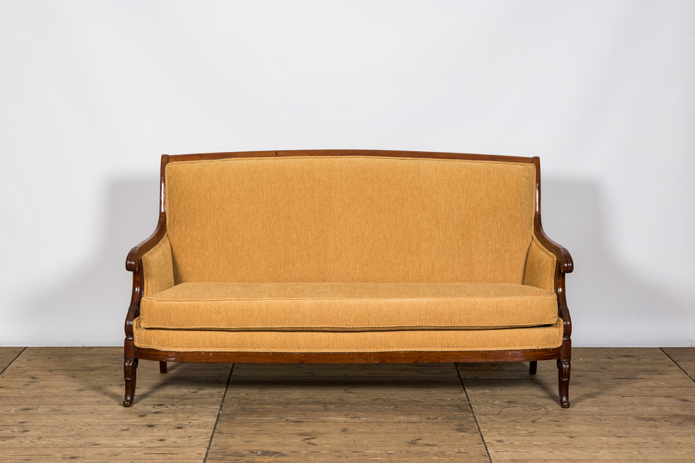 Een Franse mahoniehouten sofa , 19e eeuw