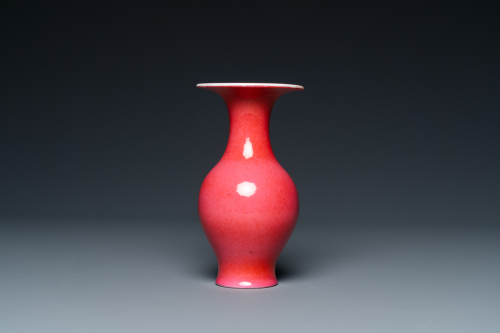 A Chinese monochrome ruby-glazed vase, 19th C.