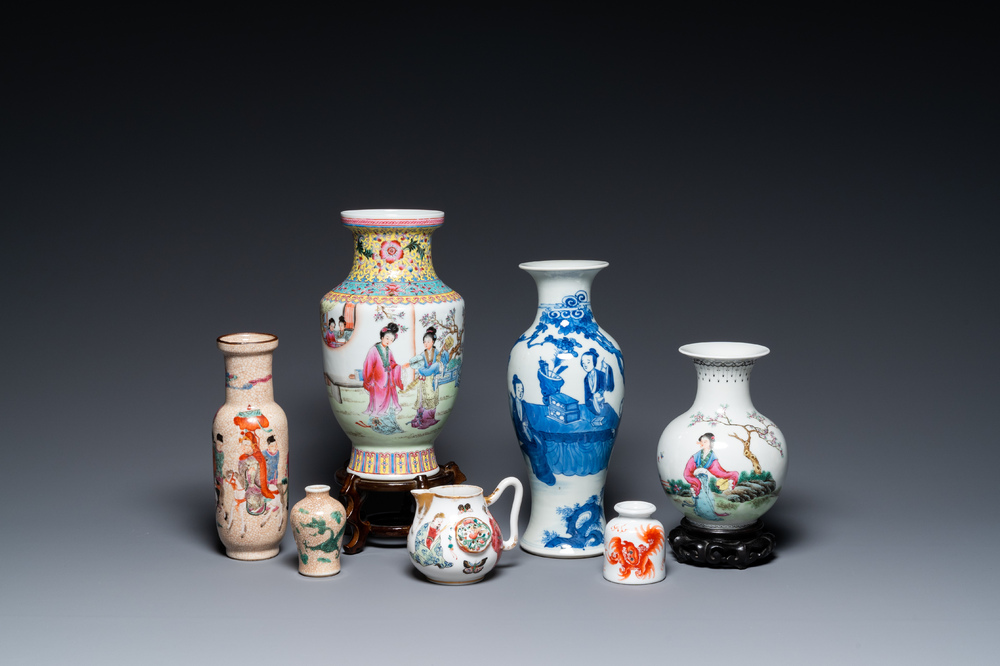 Six vases et une verseuse 'Wu Shuang Pu' en porcelaine de Chine, 19/20&egrave;me