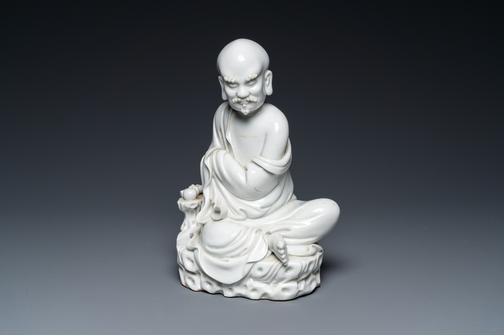 Een Chinese Dehua blanc de Chine figuur van Damo, zegelmerk, Qing