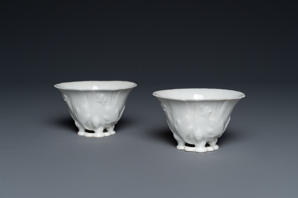 Paire de coupes libatoires en porcelaine blanc de Chine, probablement Qing