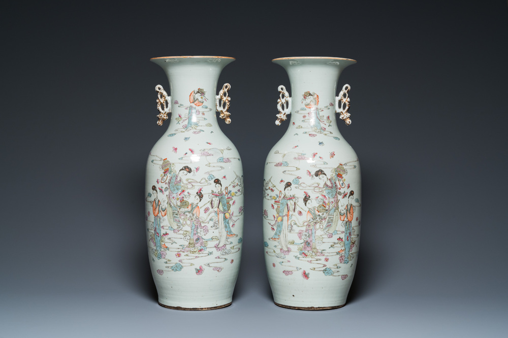 Paire de vases en porcelaine de Chine famille rose, 19/20&egrave;me