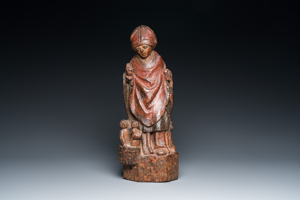 Groupe en bois sculpt&eacute; et polychrom&eacute; figurant Saint-Nicolas et trois gar&ccedil;ons se baignant, 15/16&egrave;me