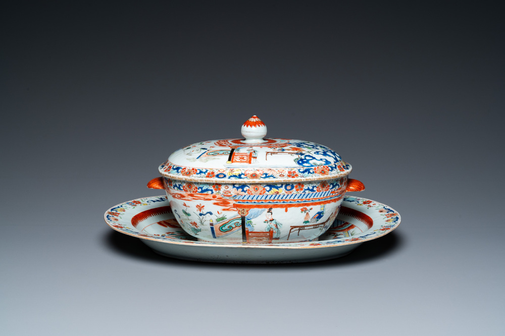 A Chinese rose-verte 'Xi Xiang Ji' tureen and cover on stand, Yongzheng