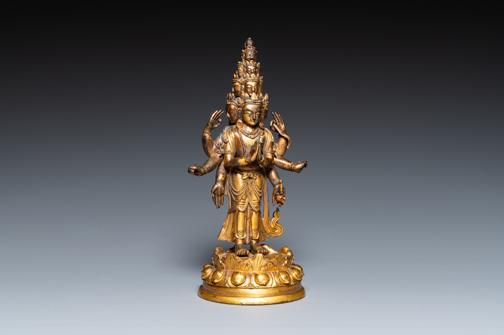 Statue d'Avalokitesvara en bronze dor&eacute;, Sino-Tibet, probablement 19&egrave;me