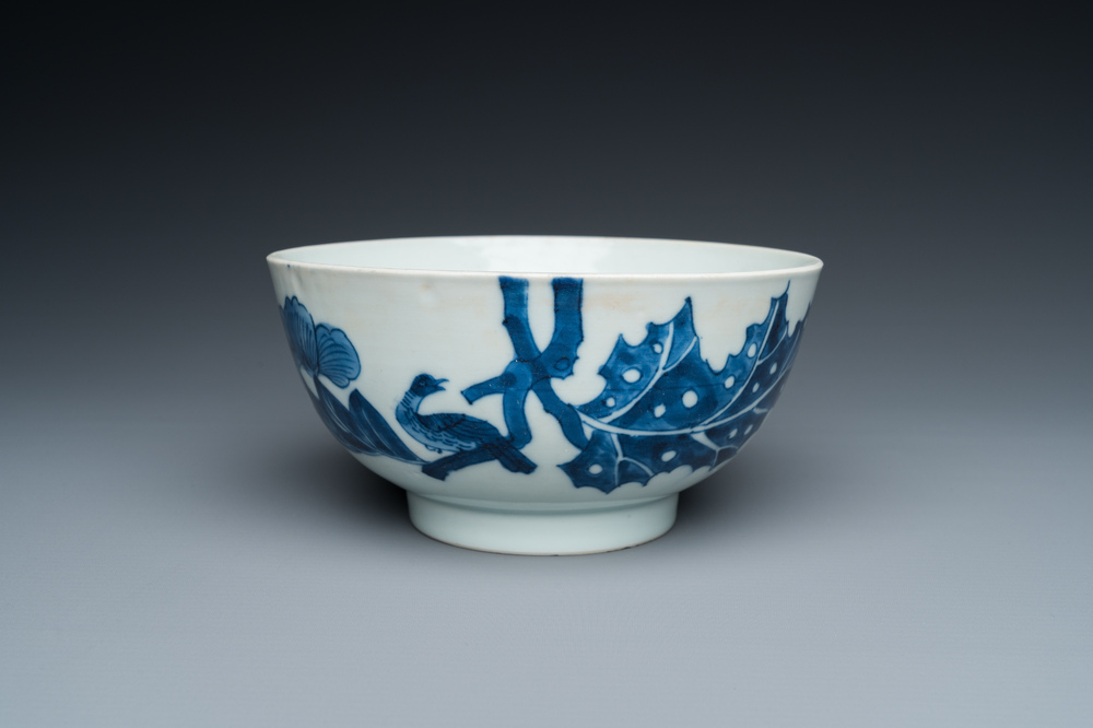 A Chinese blue and white 'Bleu de Hue' bowl from a royal mission for the Vietnamese market, T&acirc;n Sửu  辛丑 mark, dated 1841