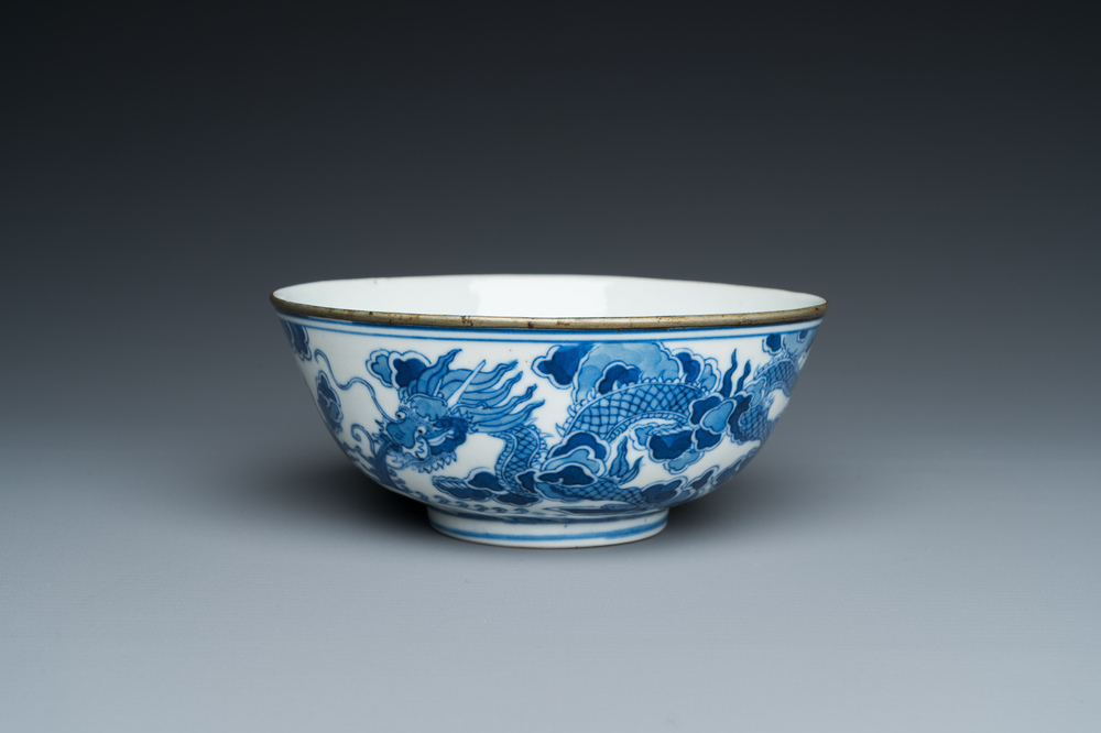 Een Chinese blauw-witte 'Bleu de Hue' kom voor de Vietnamese markt, Minh Mang Nian Zhi 明命年製 merk, ca. 1830-40