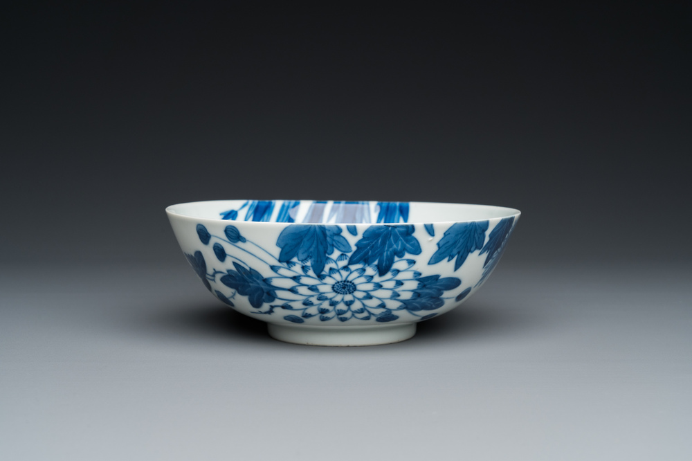 Bol en porcelaine de Chine 'Bleu de Hue' pour le Vietnam, marque Nhược th&acirc;m tr&acirc;n t&agrave;ng 若深珍藏, 19&egrave;me