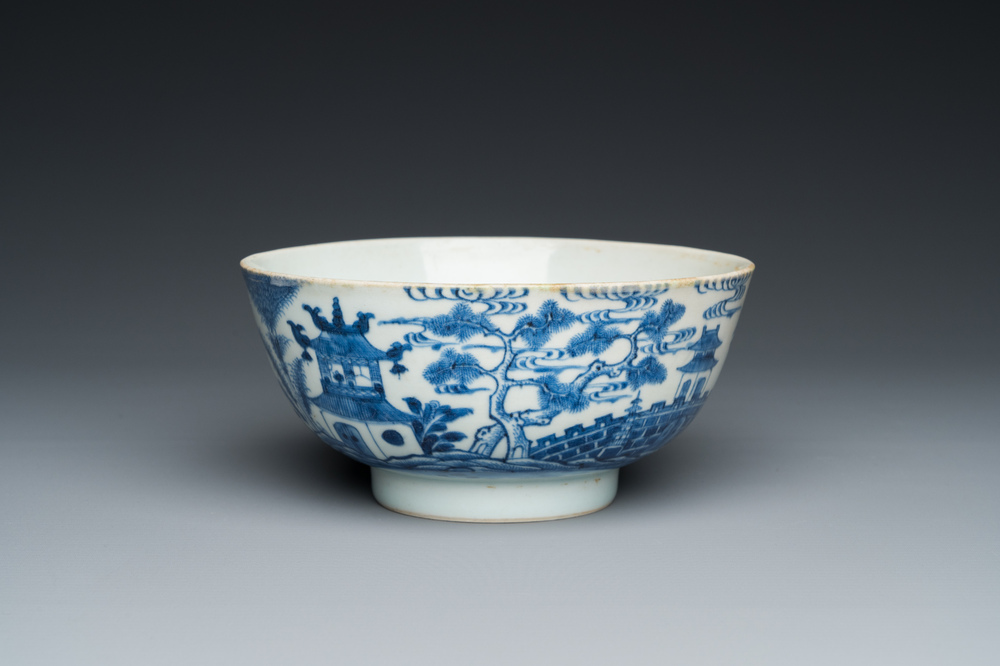 A Chinese blue and white 'Bleu de Hue' bowl for the Vietnamese market, Nh&atilde; Ngọc 雅玉 mark, 19th C.