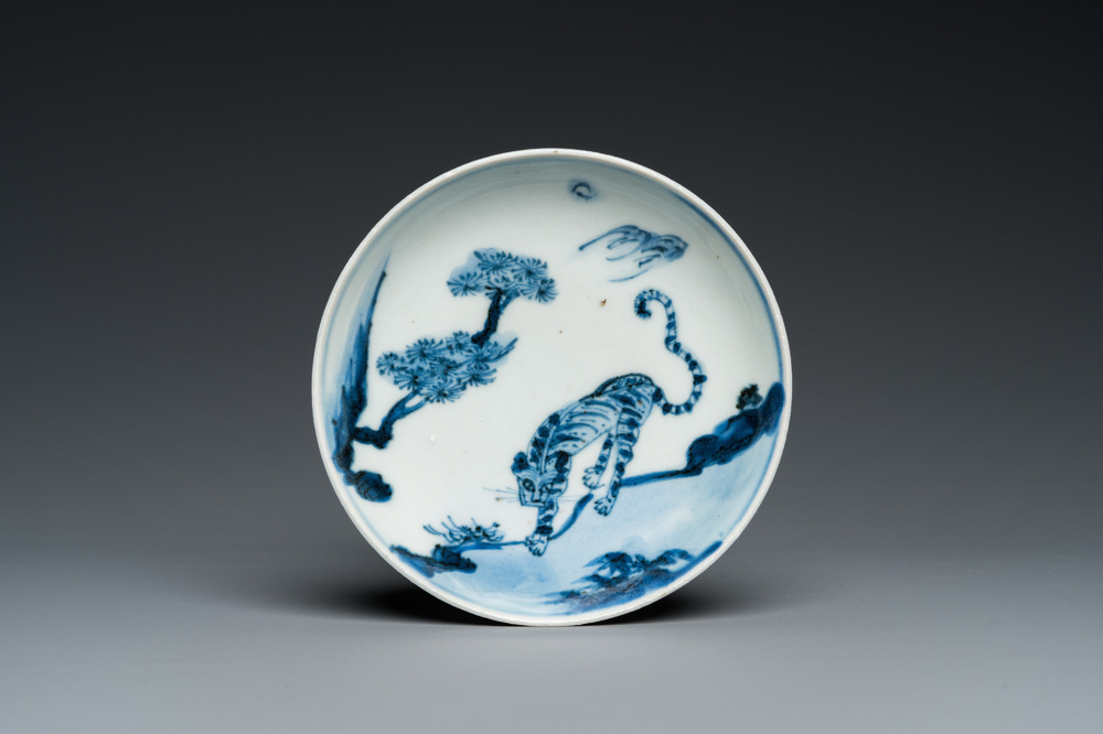 A Chinese blue and white ko-sometsuke 'tiger' dish for the Japanese market, Tianqi/Chongzhen