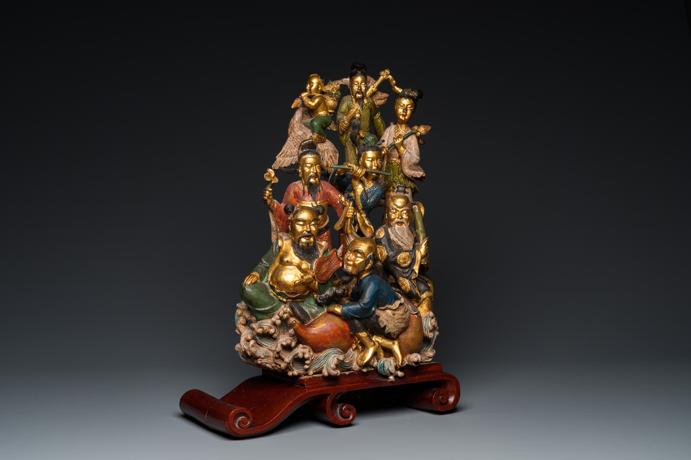 Groupe en bois laqu&eacute; et polychrom&eacute; figurant les huit immortels, Chine, 19/20&egrave;me