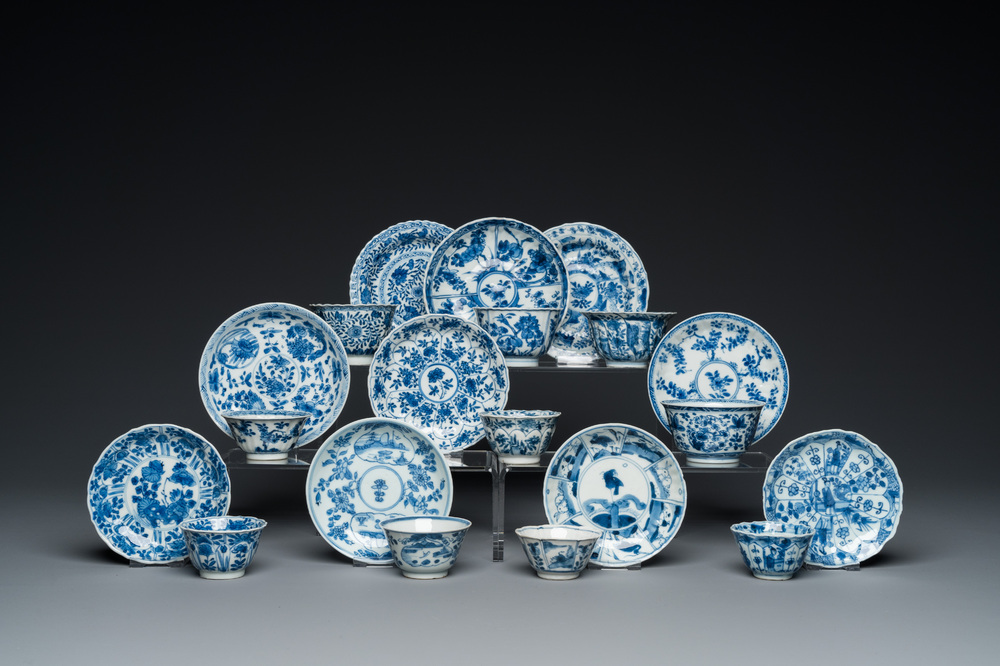 Dix tasses et soucoupes en porcelaine de Chine en bleu et blanc, Kangxi