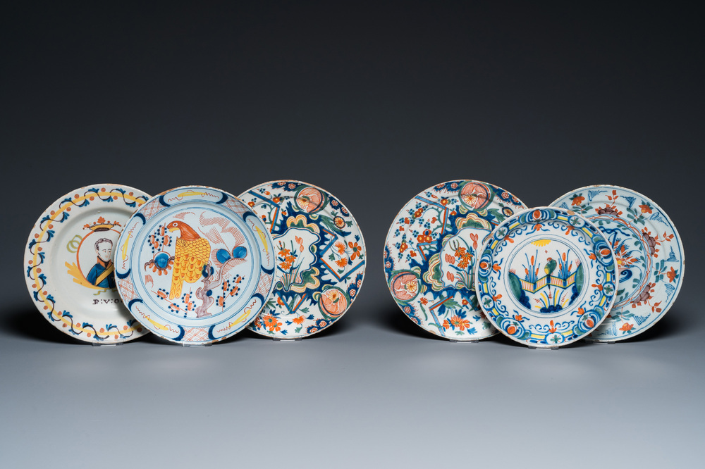 Six assiettes en fa&iuml;ence polychrome de Delft, 18&egrave;me