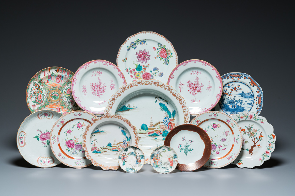 14 assiettes et plats en porcelaine de Chine famille rose, Qianlong et post&eacute;rieur