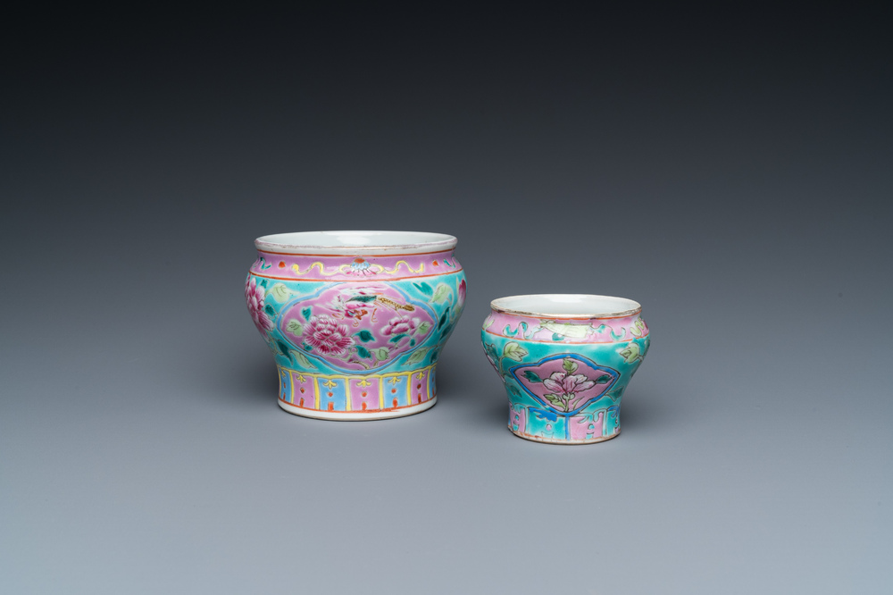 Deux bols en porcelaine de Chine famille rose pour le march&eacute; Straits ou Peranakan, 19&egrave;me