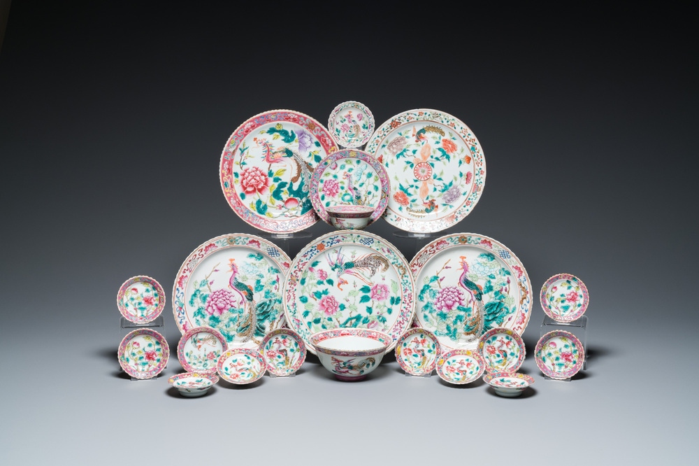 21 stukken Chinees famille rose porselein voor de Straits of Peranakan markt, 19e eeuw