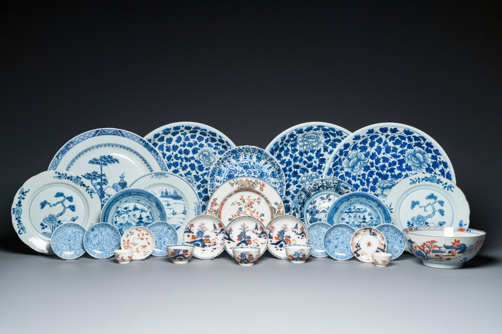 Belle collection de porcelaines de Chine, la majorit&eacute; en bleu et blanc, Kangxi et post&eacute;rieur