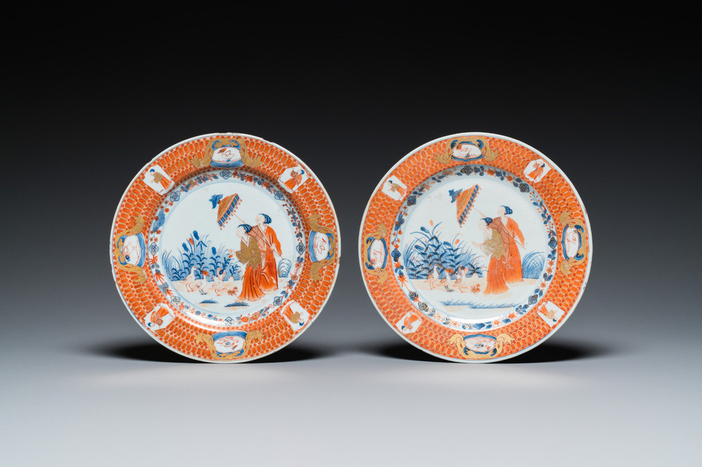 Een paar Chinese Imari-stijl borden met 'Parasoldames' naar Cornelis Pronk, Qianlong