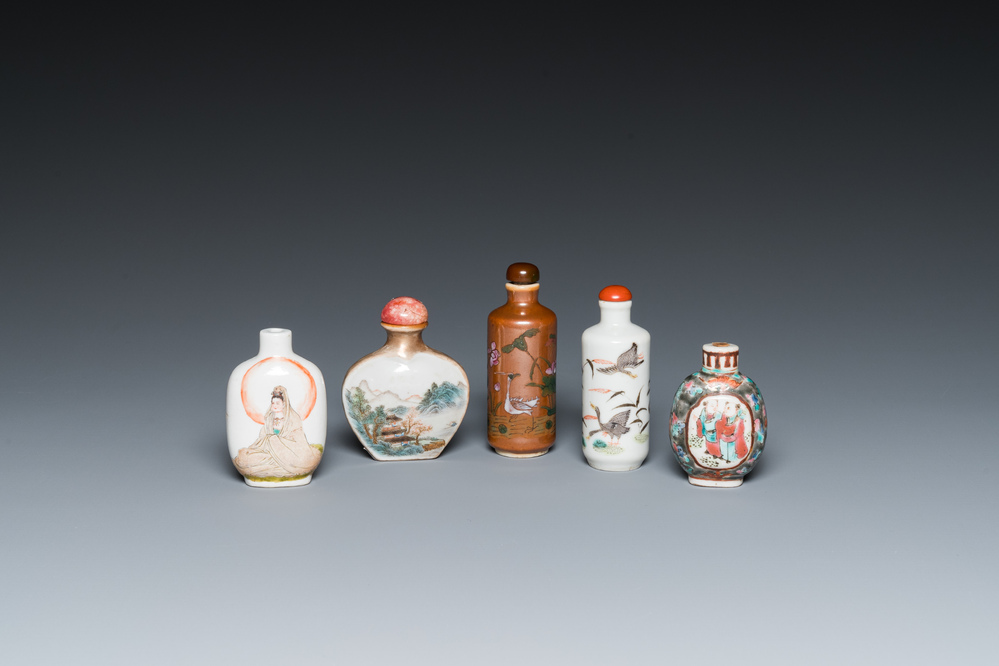 Five Chinese famille rose snuff bottles, 19/20th C.