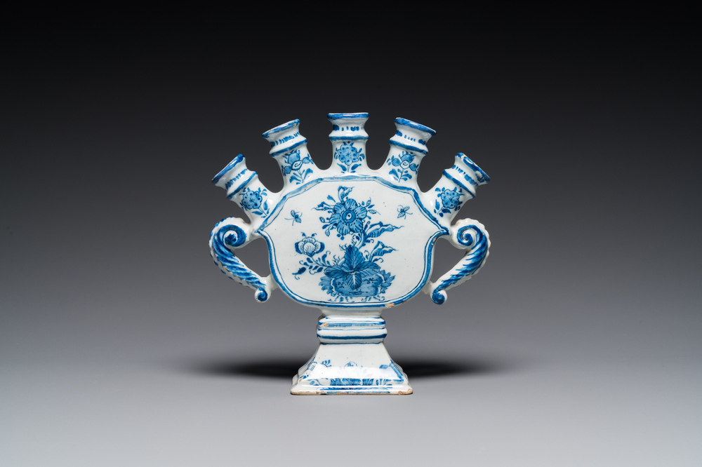 A blue and white Dutch Delft tulip vase with fine floral design, 18th C.