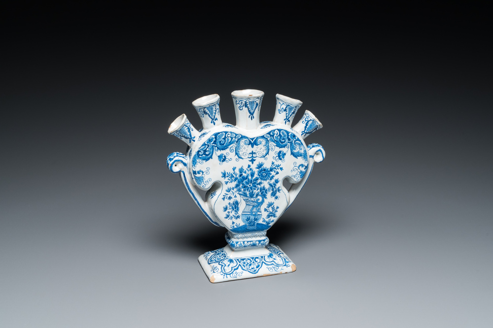 A heart-shaped Dutch Delft blue and white tulip vase with flower vases, 19th C.