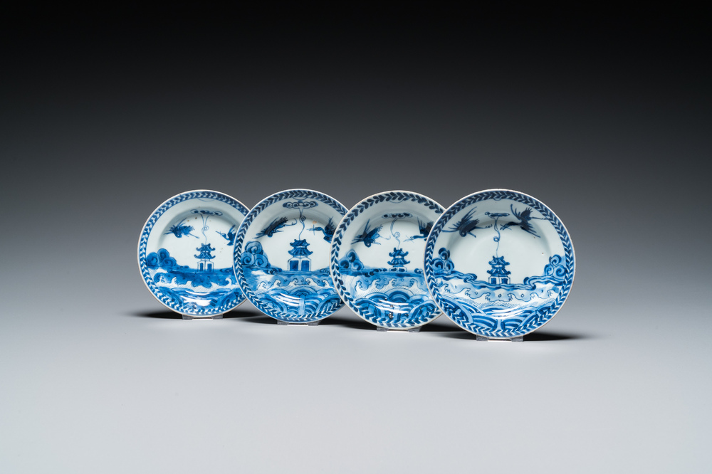 Quatre soucoupes en porcelaine de Chine en bleu et blanc, ancienne collection d'Auguste le Fort, Kangxi