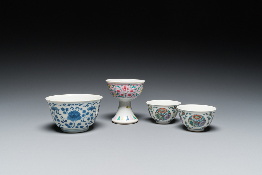 Un bol sur piedouche en porcelaine de Chine famille rose, un bol en bleu et blanc et une paire en doucai, Yongzheng et post&eacute;rieur