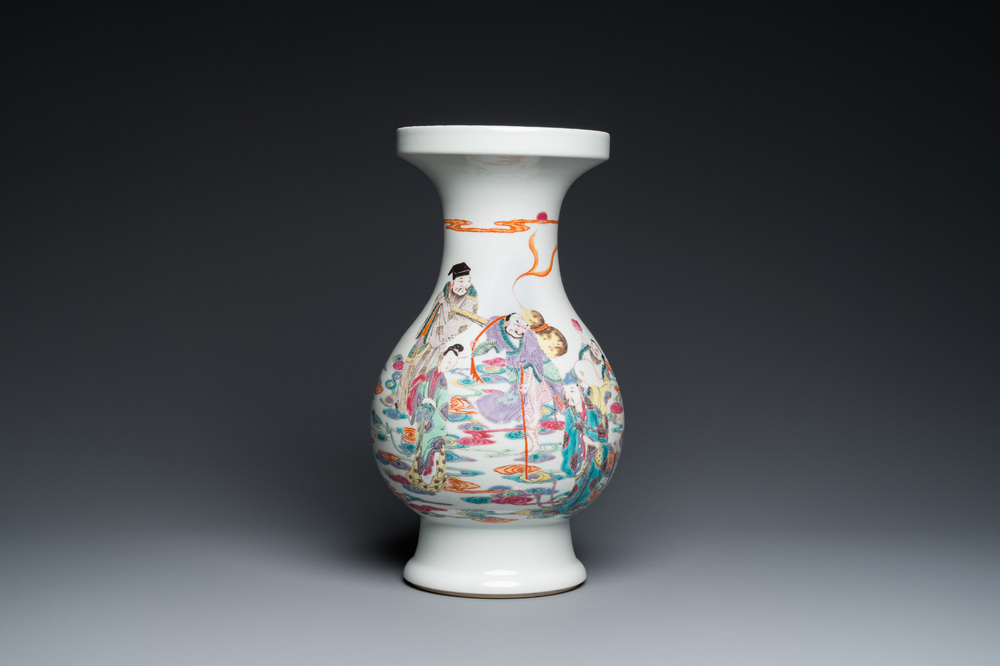 A Chinese famille rose Yongzheng-style vase, 20th C.