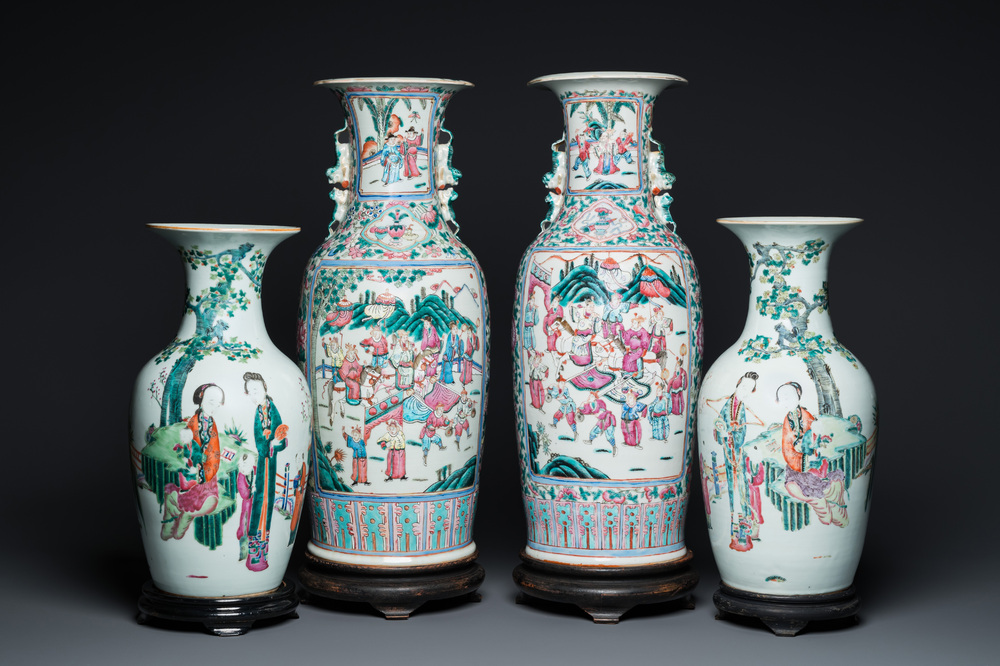 Deux paires de vases en porcelaine de Chine famille rose, 19&egrave;me