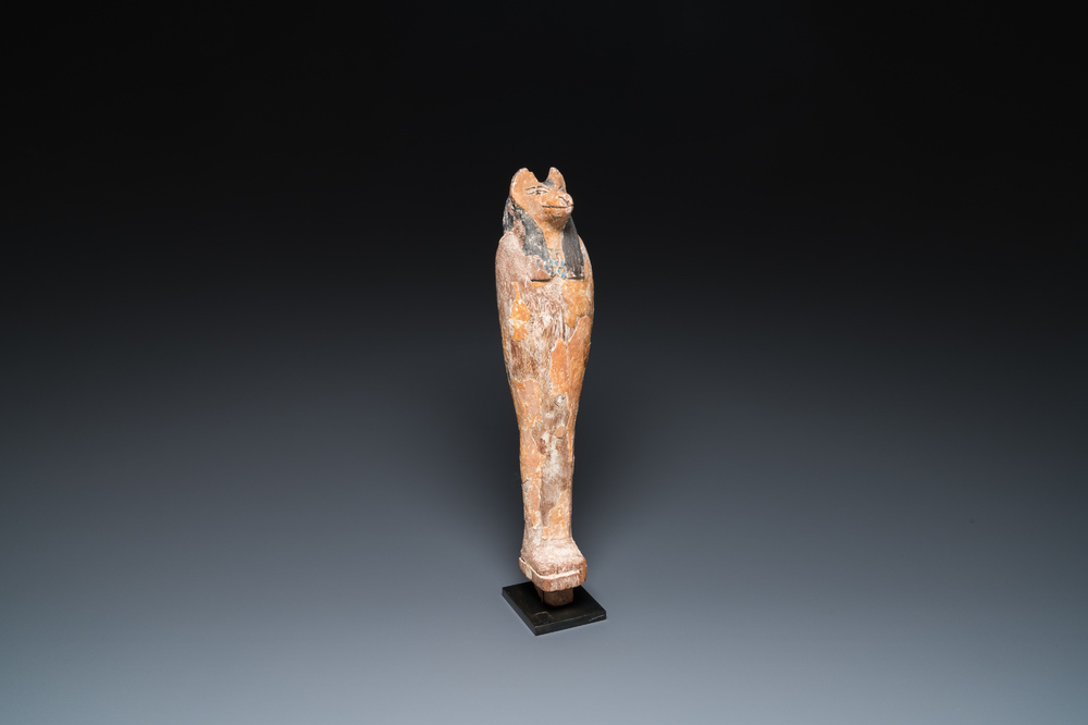 Sculpture d'Anoubis mummiforme en stuc et bois peint, Egypte, Nouvel Empire