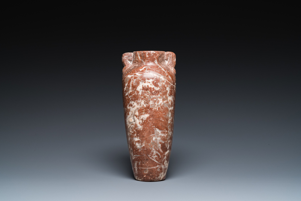 Vase en Br&egrave;che rouge, Egypte, &eacute;poque pr&eacute;dynastique, 3500-2900 av. J.-C.