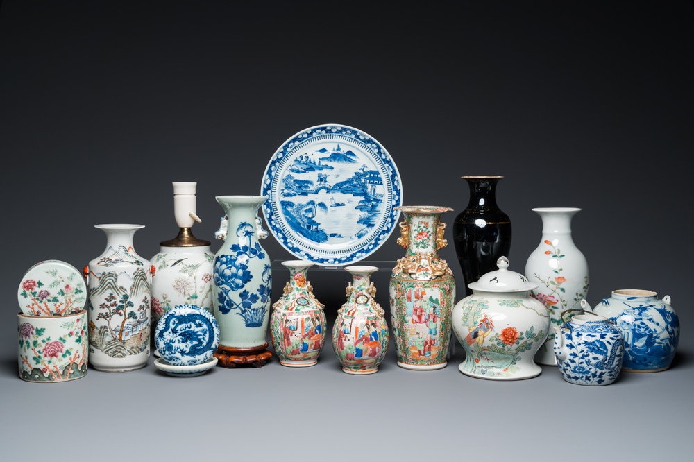 An extensive collection of varied Chinese porcelain wares, 19/20th C.