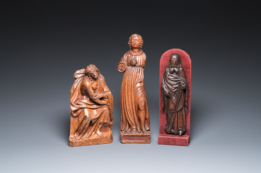 Drie houten sculpturen van Christus op de koude steen, Antonius van Egypte en een heilige, 16e eeuw