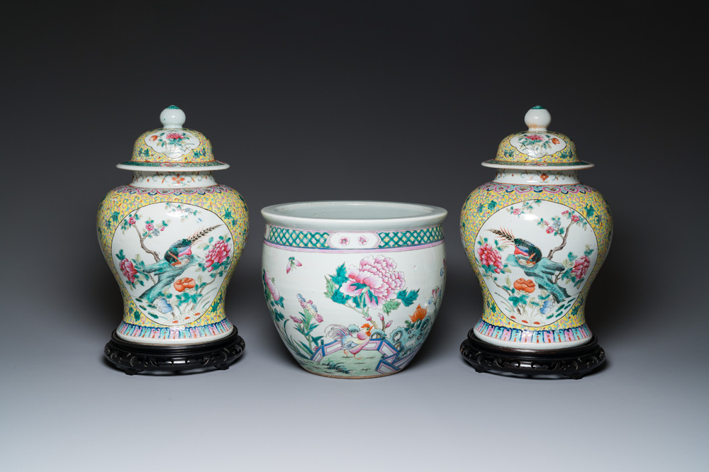 A pair of Chinese famille rose covered vases and a jardini&egrave;re, 19/20th C.