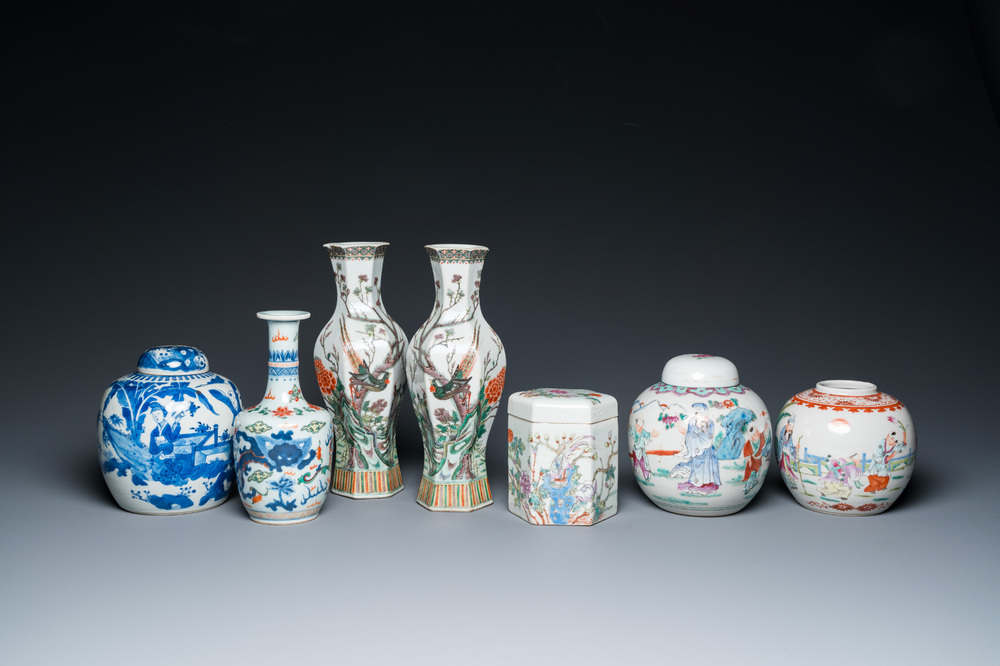 Six various Chinese porcelain vases and a covered jar, 19/20th C.