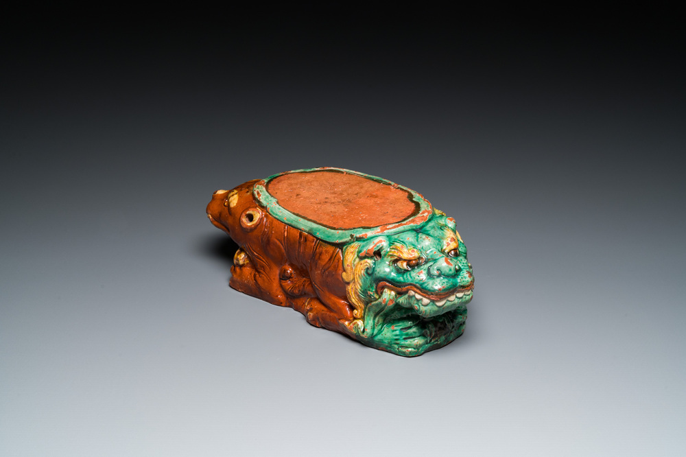 A Chinese sancai-glazed 'three lions' pillow or neck rest, Ming