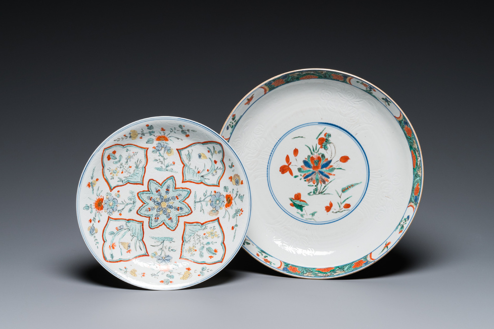 Two Chinese famille verte anhua-decorated dishes, Kangxi