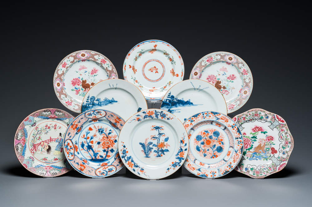 Dix assiettes en porcelaine de Chine famille rose, verte et en bleu et blanc, Kangxi et post&eacute;rieur