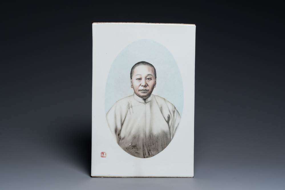 A Chinese grisaille plaque with a female's portrait, Zhu Shouzhi 朱受之 seal mark, 20th C.
