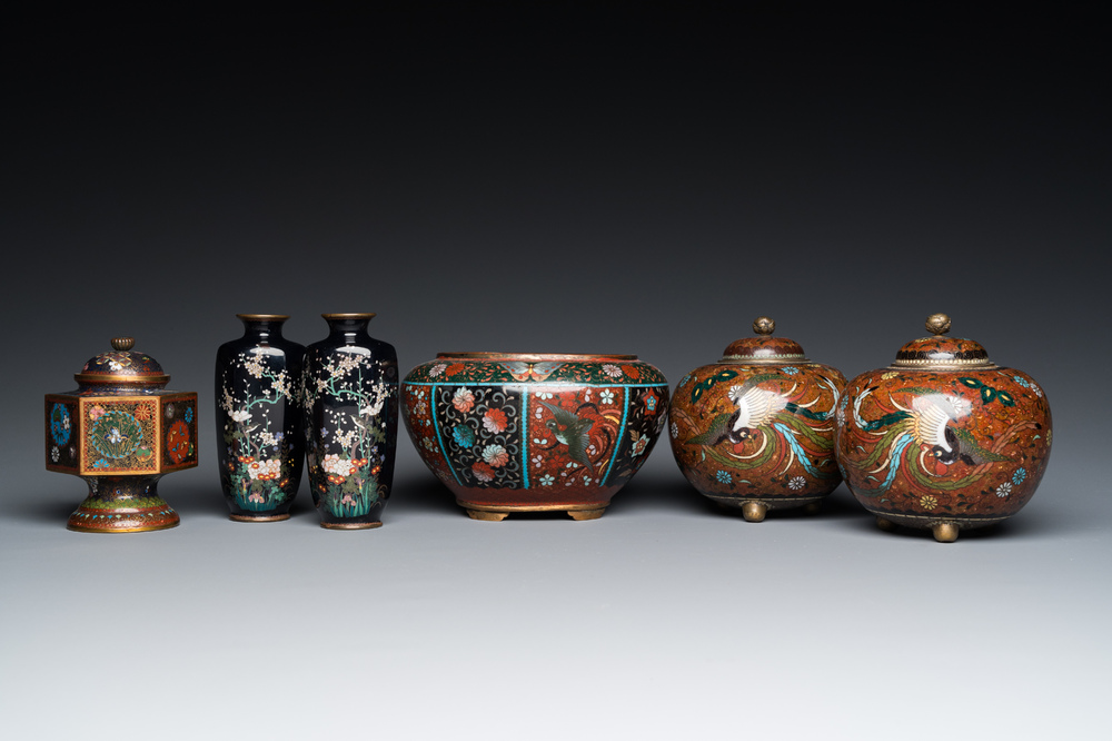 Six pi&egrave;ces en &eacute;maux cloisonn&eacute;s, Japon, Meiji, 19/20&egrave;me