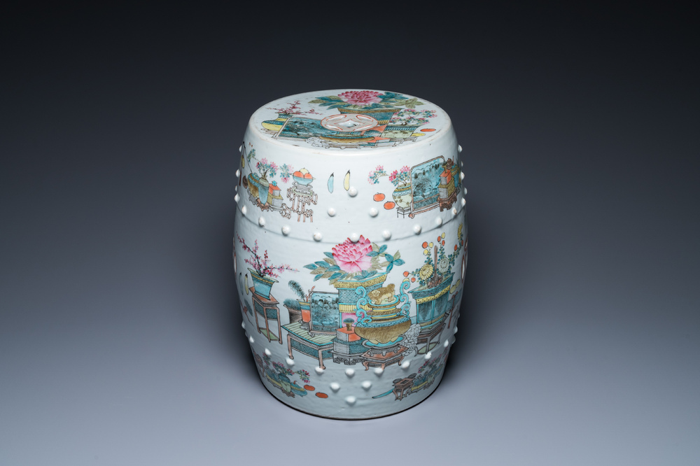 Tabouret en porcelaine de Chine qianjiang cai &agrave; d&eacute;cor d'antiquit&eacute;s dans le style de Xu Pinheng 許品衡, 19&egrave;me